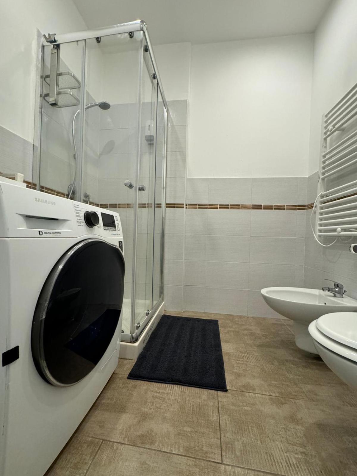 Lux Fara Apartment Милано Екстериор снимка