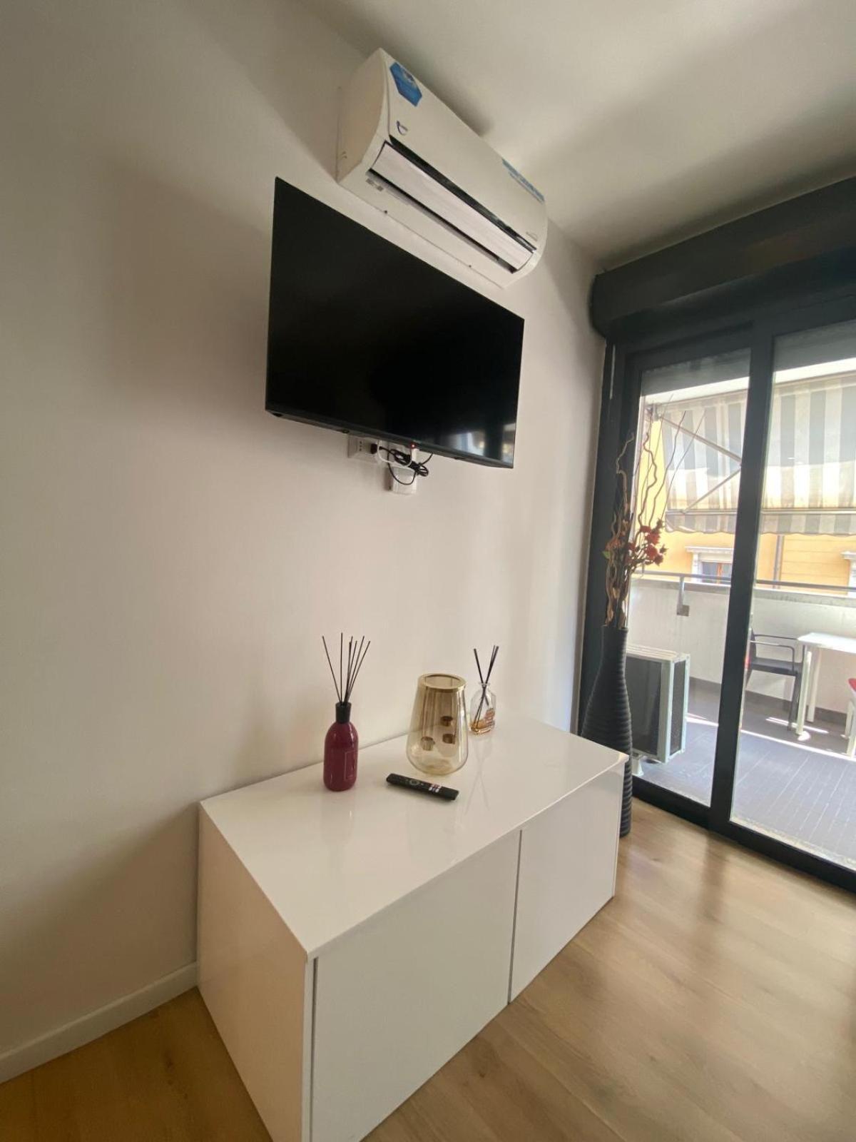 Lux Fara Apartment Милано Екстериор снимка